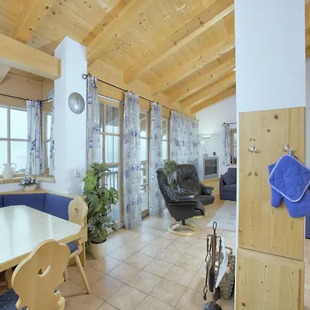 Cozy With Sauna In Alpesi faház