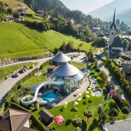 Nyaraló Spacious With Parking Wald im Pinzgau